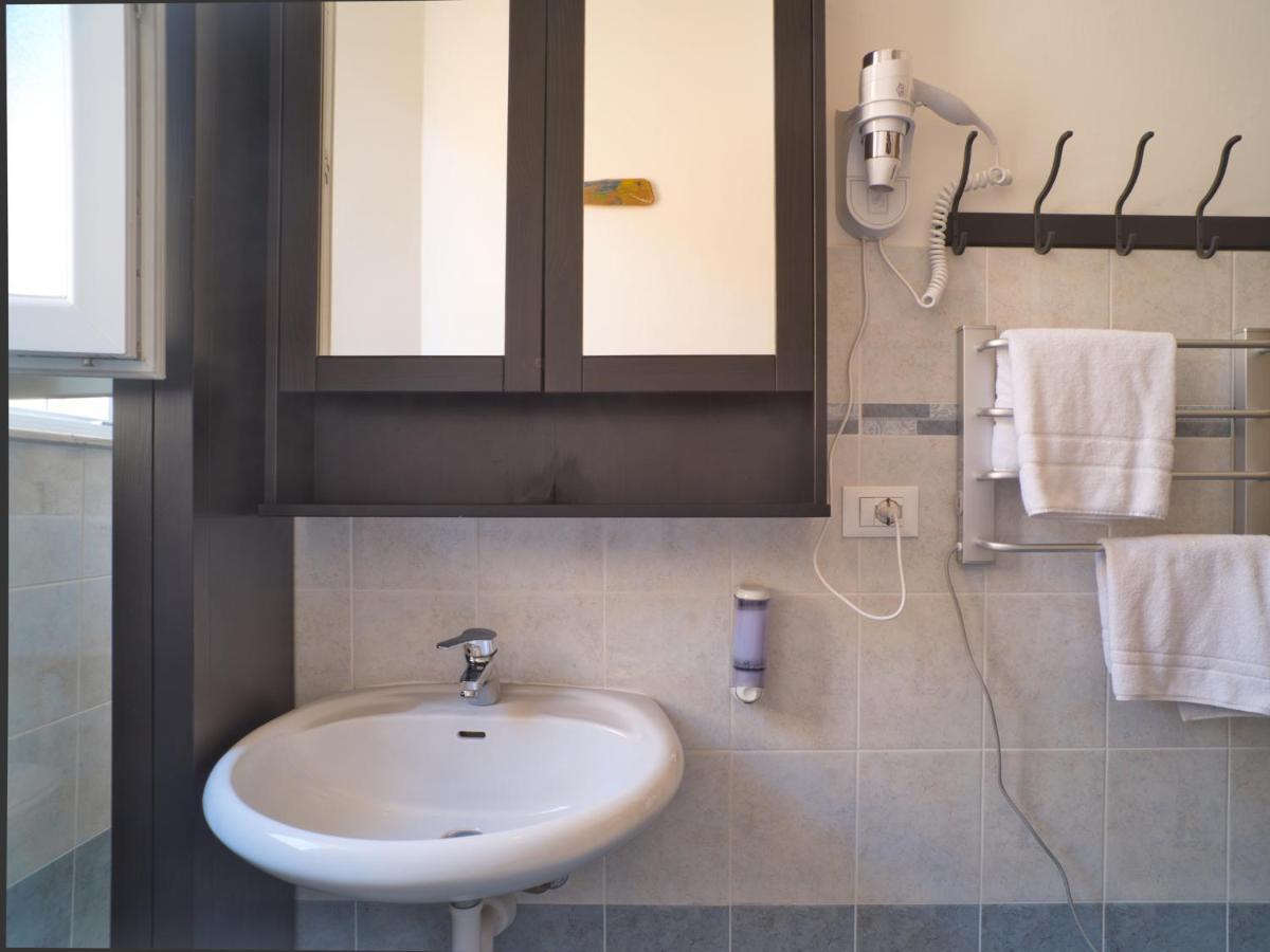2 Passi Dal Mare Hotel Финале Лигуре Екстериор снимка